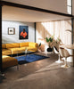 Das noah Sofa besticht durch sein elegantes, modulares Design und seine nachhaltigen Merkmale. Mit unterschiedlichen Gestaltungsmöglichkeiten und einem Bezugsstoff in Senfgelb fügt es sich perfekt in jeden Raum ein.